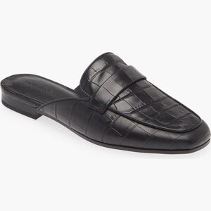 Womens black Crock Print loafers 
Womens size 8.5
Worn Once